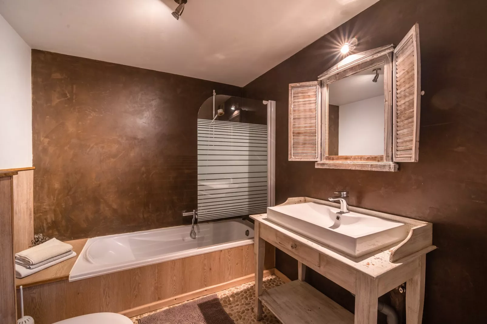 Le Ry de Chavan-Bathroom