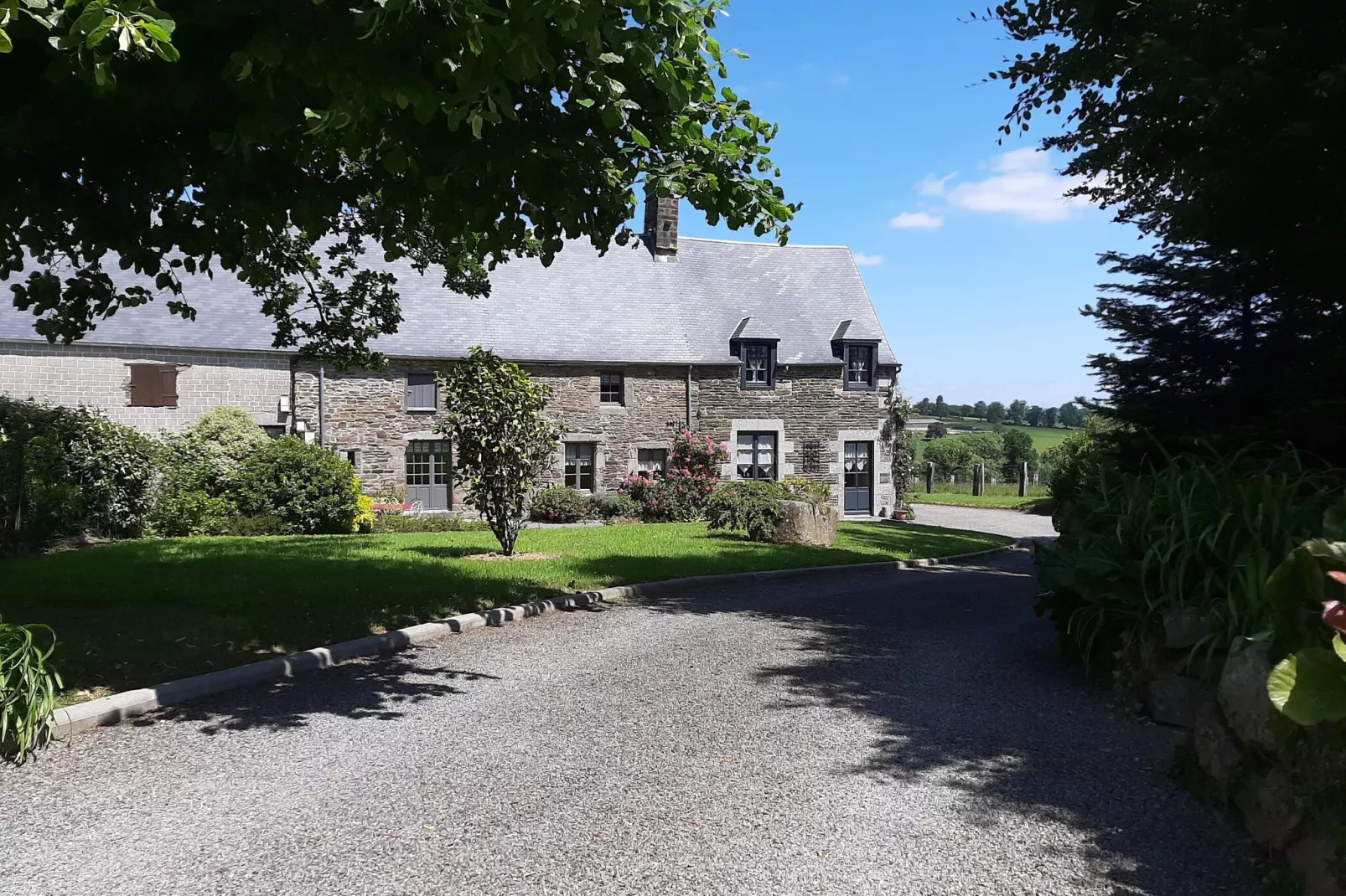 Maison de vacances Montaigu les Bois-Exterior summer