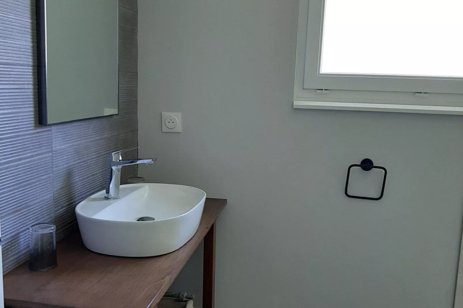 Maison de vacances Montaigu les Bois-Bathroom