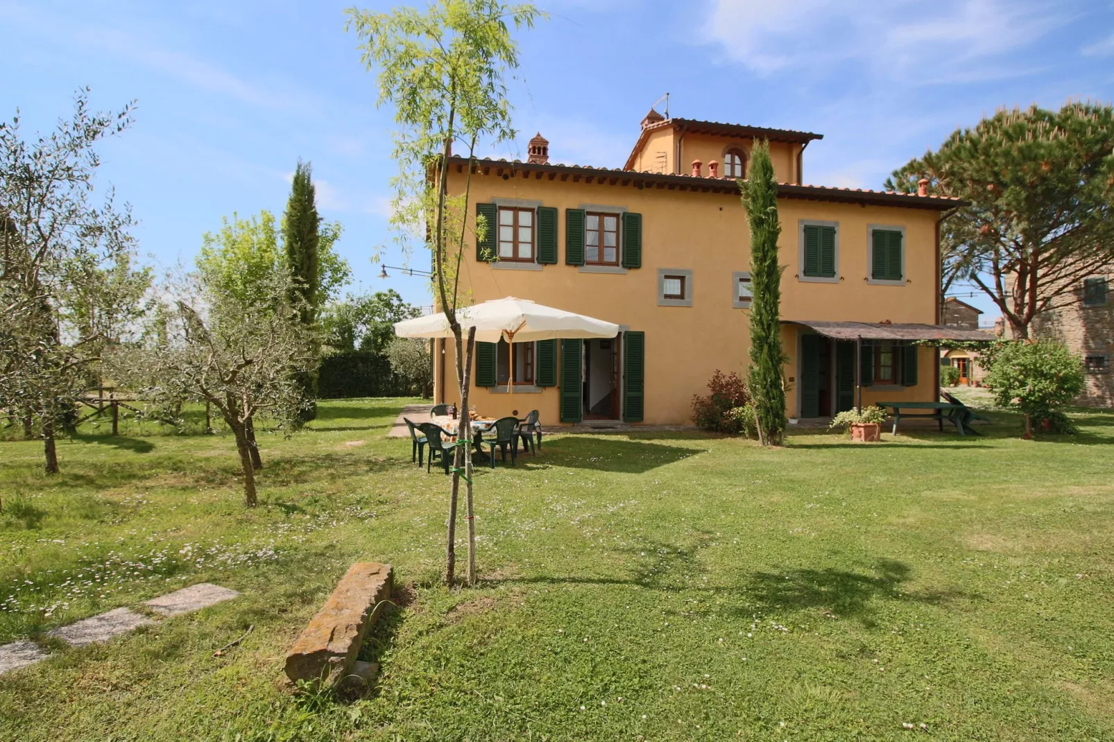 Due Olivi-Exterior summer
