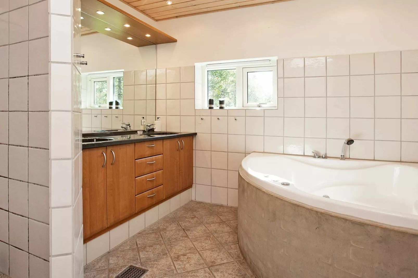 8 person holiday home in Store Fuglede-Spa