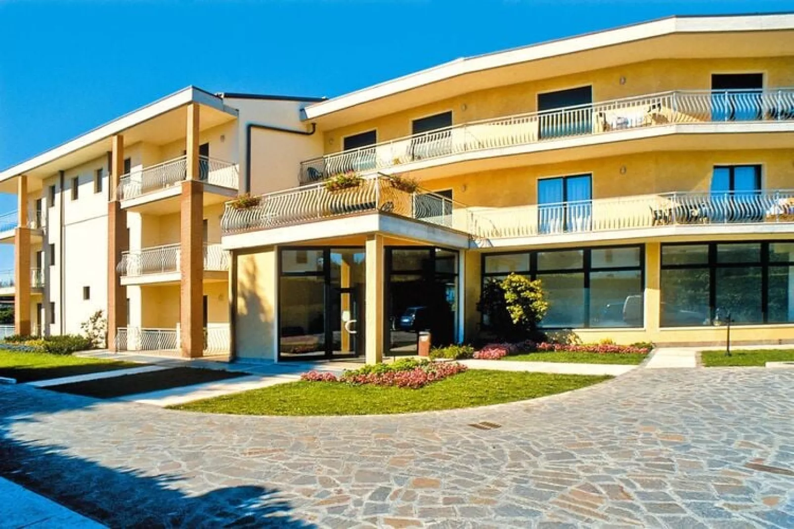 Residence Nettuno, Peschiera-bilo-Exterior summer