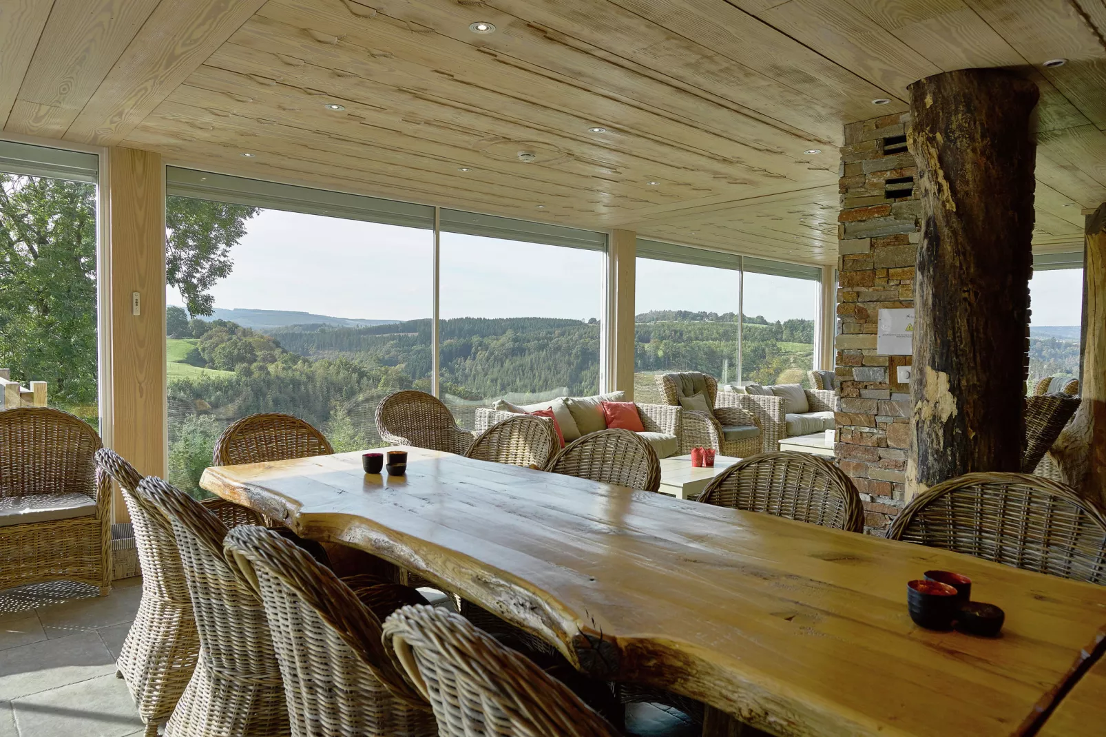 The Wood-Stone Cottage-Esszimmer