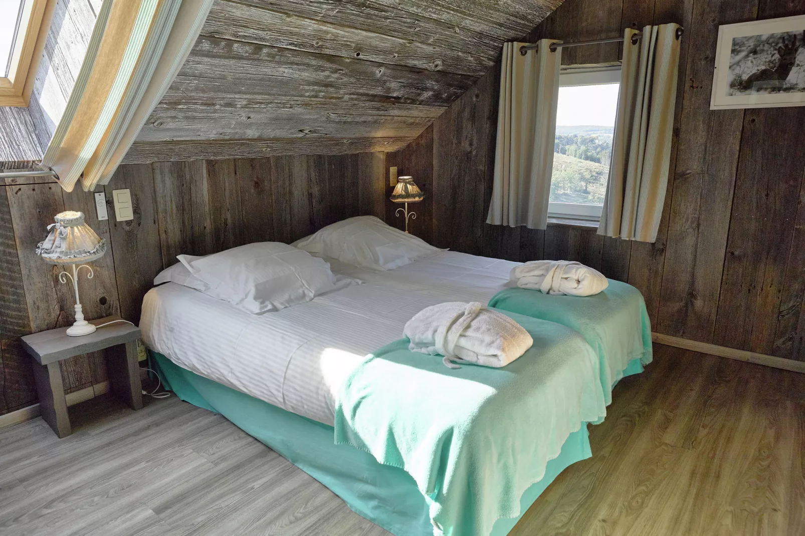 The Wood-Stone Cottage-Schlafzimmer