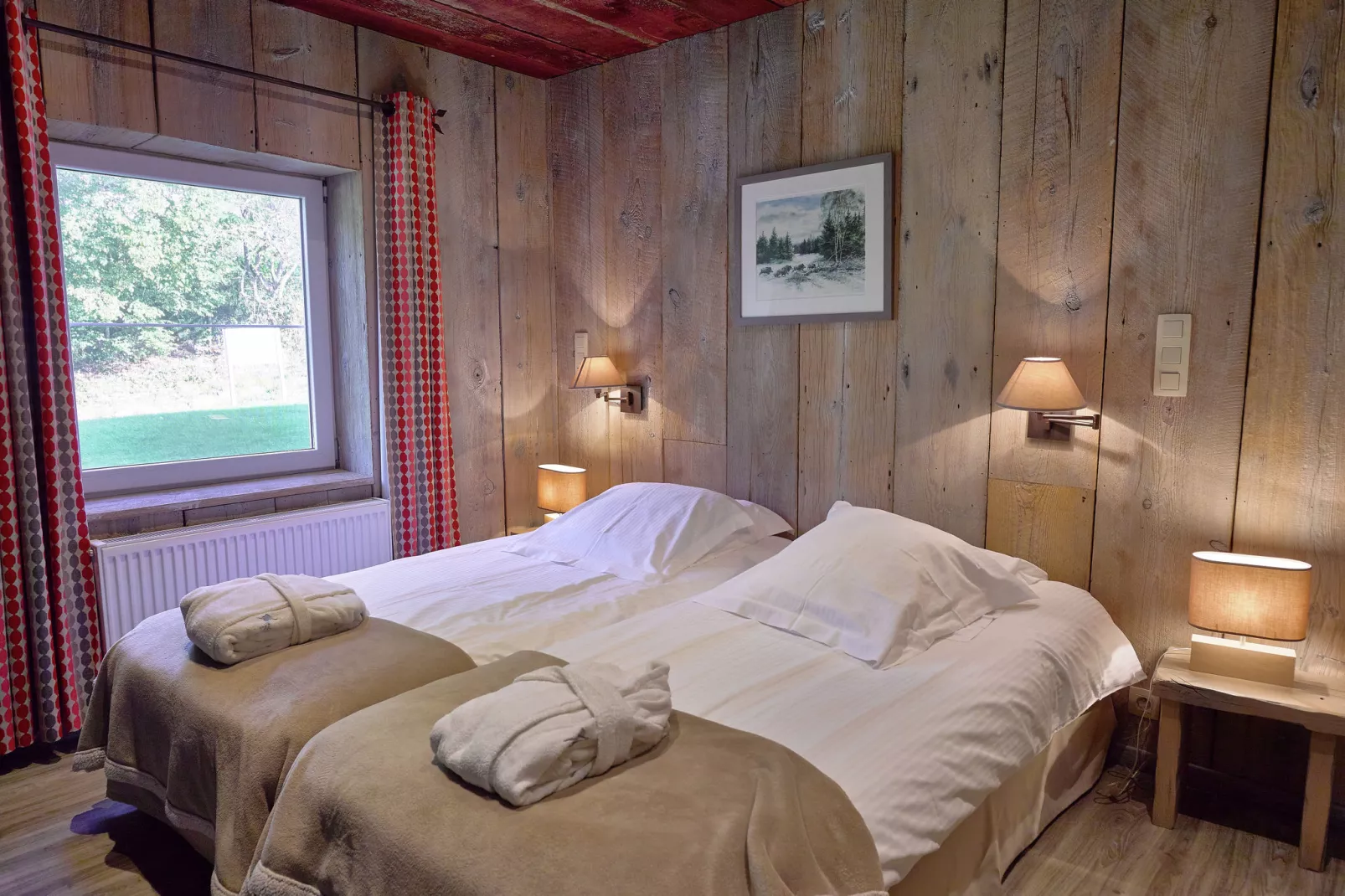 The Wood-Stone Cottage-Schlafzimmer