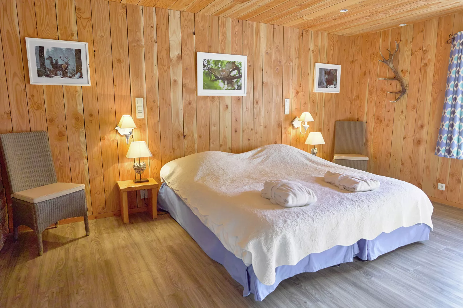 The Wood-Stone Cottage-Schlafzimmer