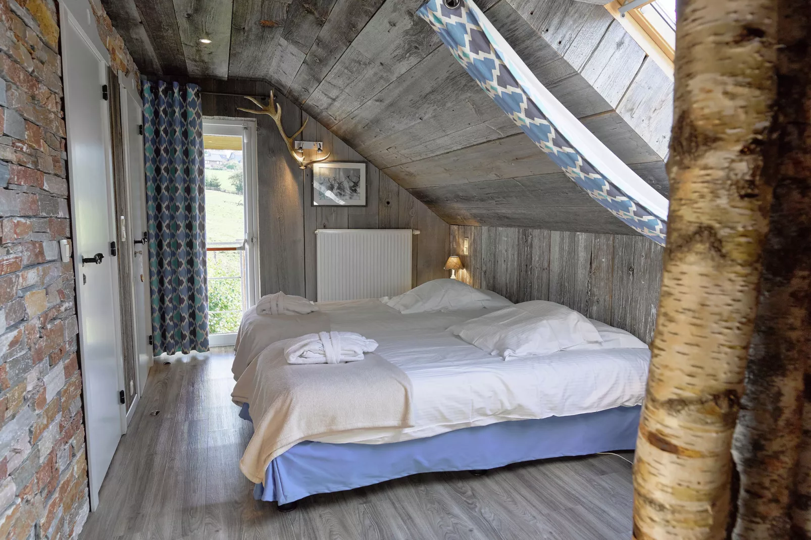 The Wood-Stone Cottage-Schlafzimmer