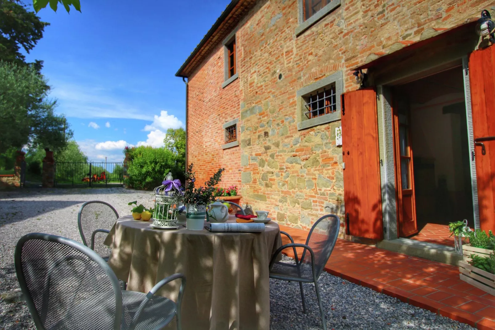 Tiglio-Exterior summer