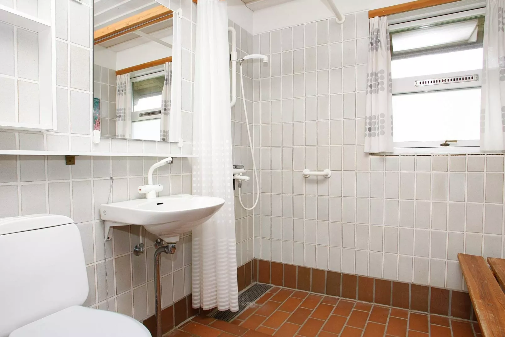 C-3 room,2 bathrooms-Indoor