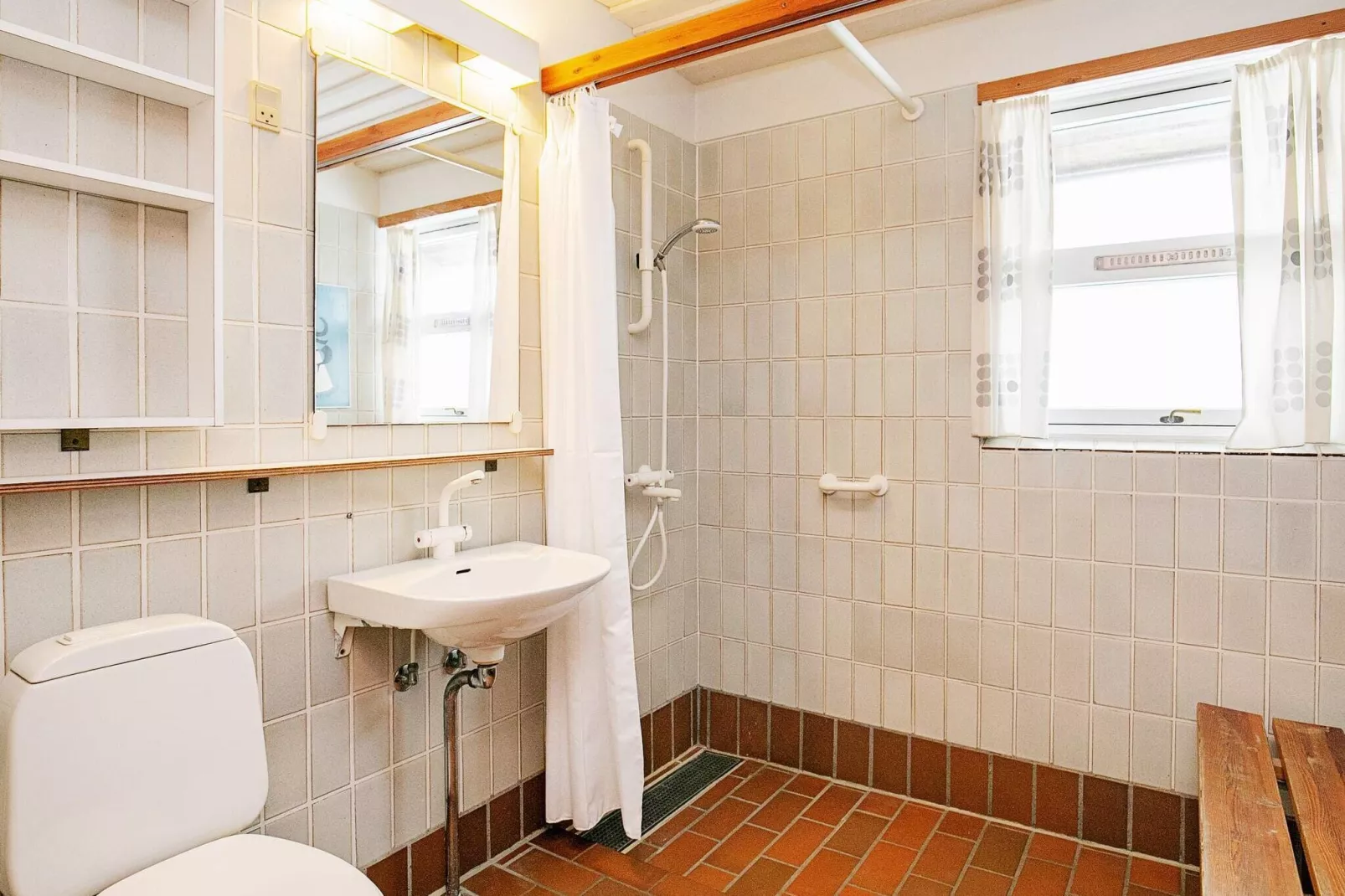 C-3 room,2 bathrooms-Indoor