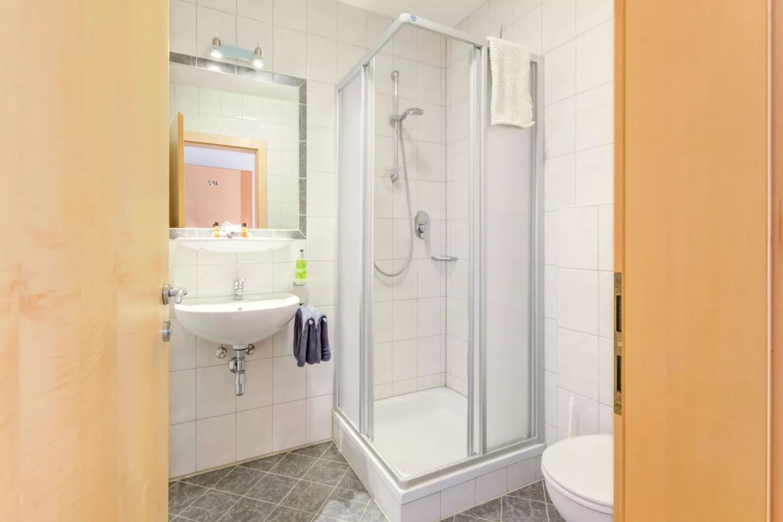 Appartment klein-Bathroom
