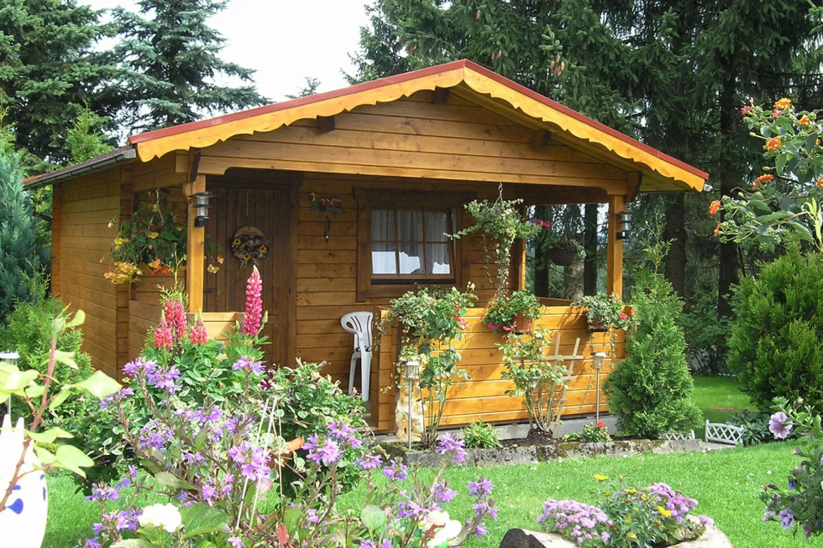 Flat near the forest in Frauenwald Thuringia-Gardens summer