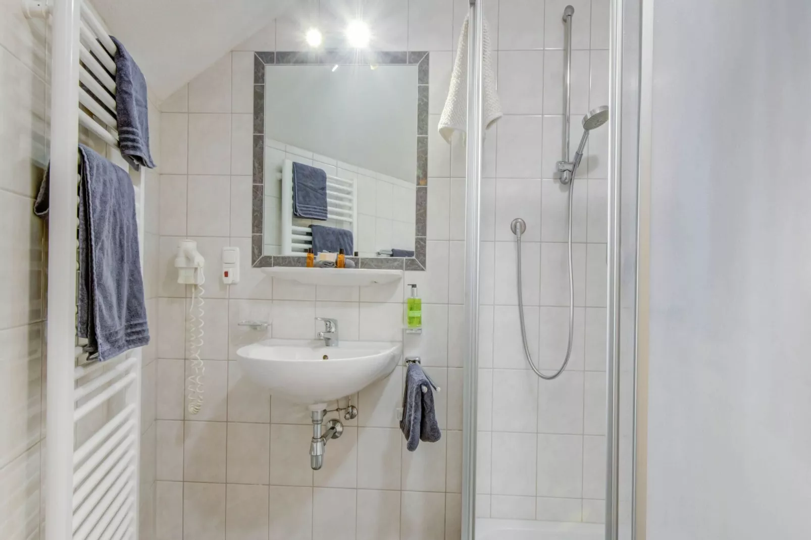 Appartment klein-Bathroom