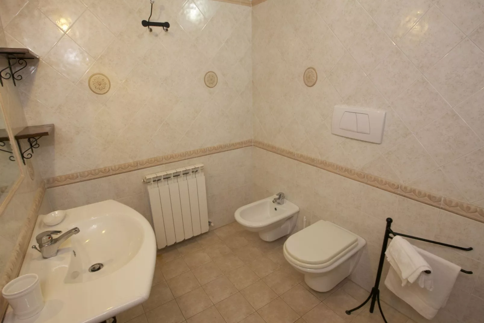 Leccio - Bathroom