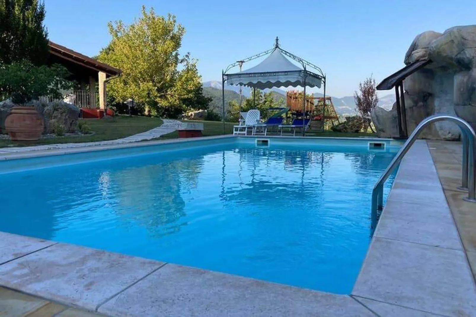 Relax-Swimming pool