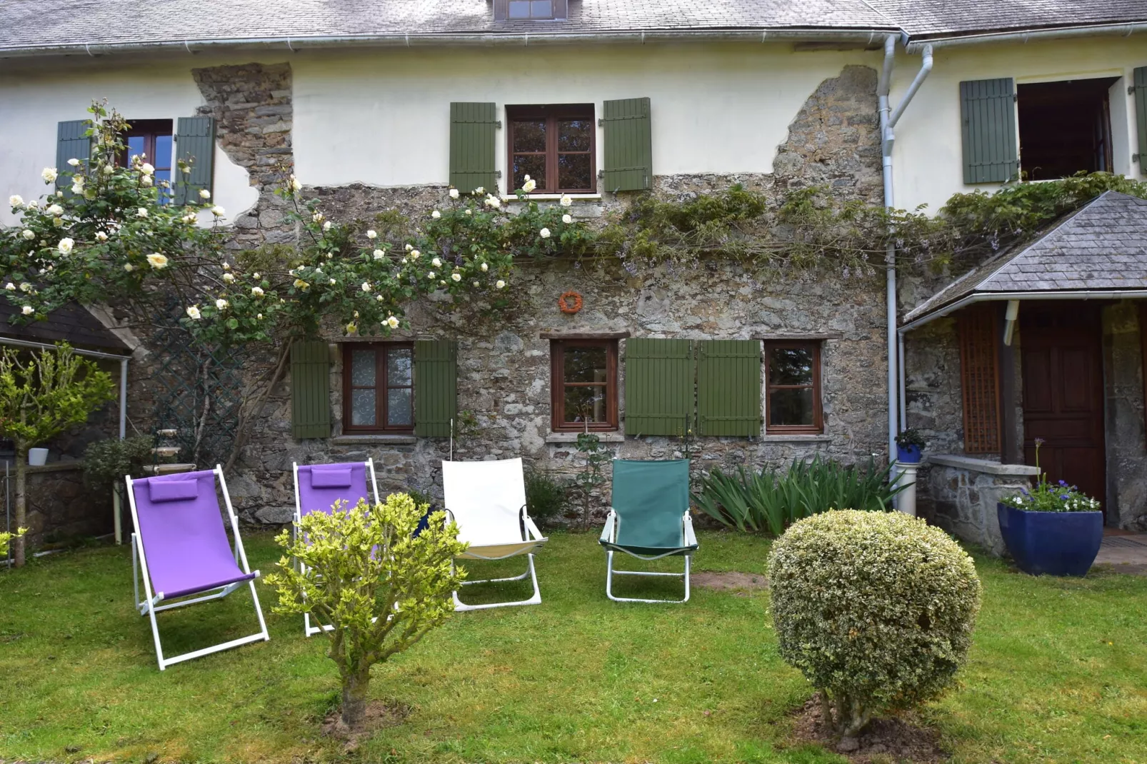 Chez Marylene-Exterior summer
