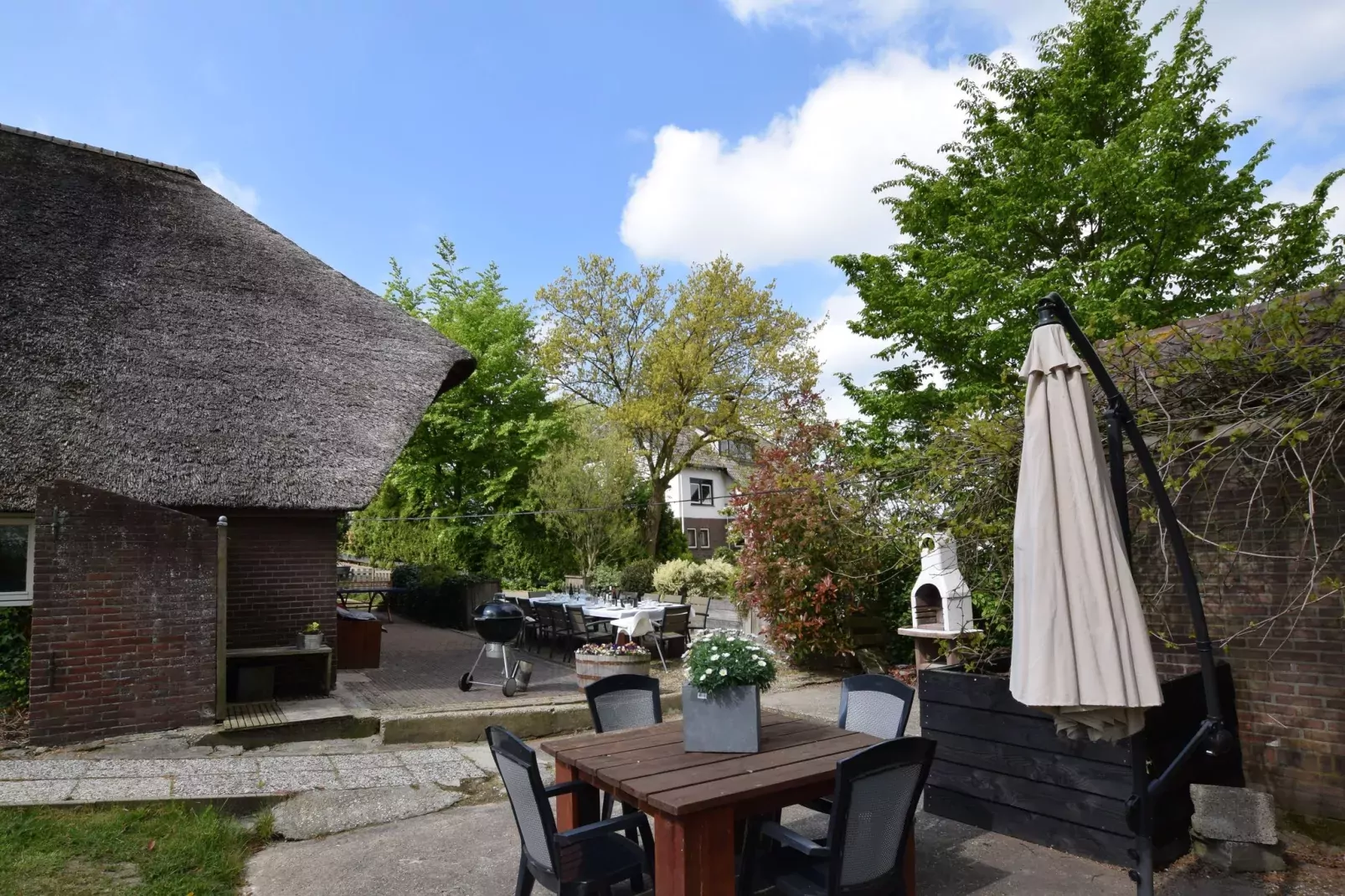 Hoeve Hoogst Tevreden-Gardens summer