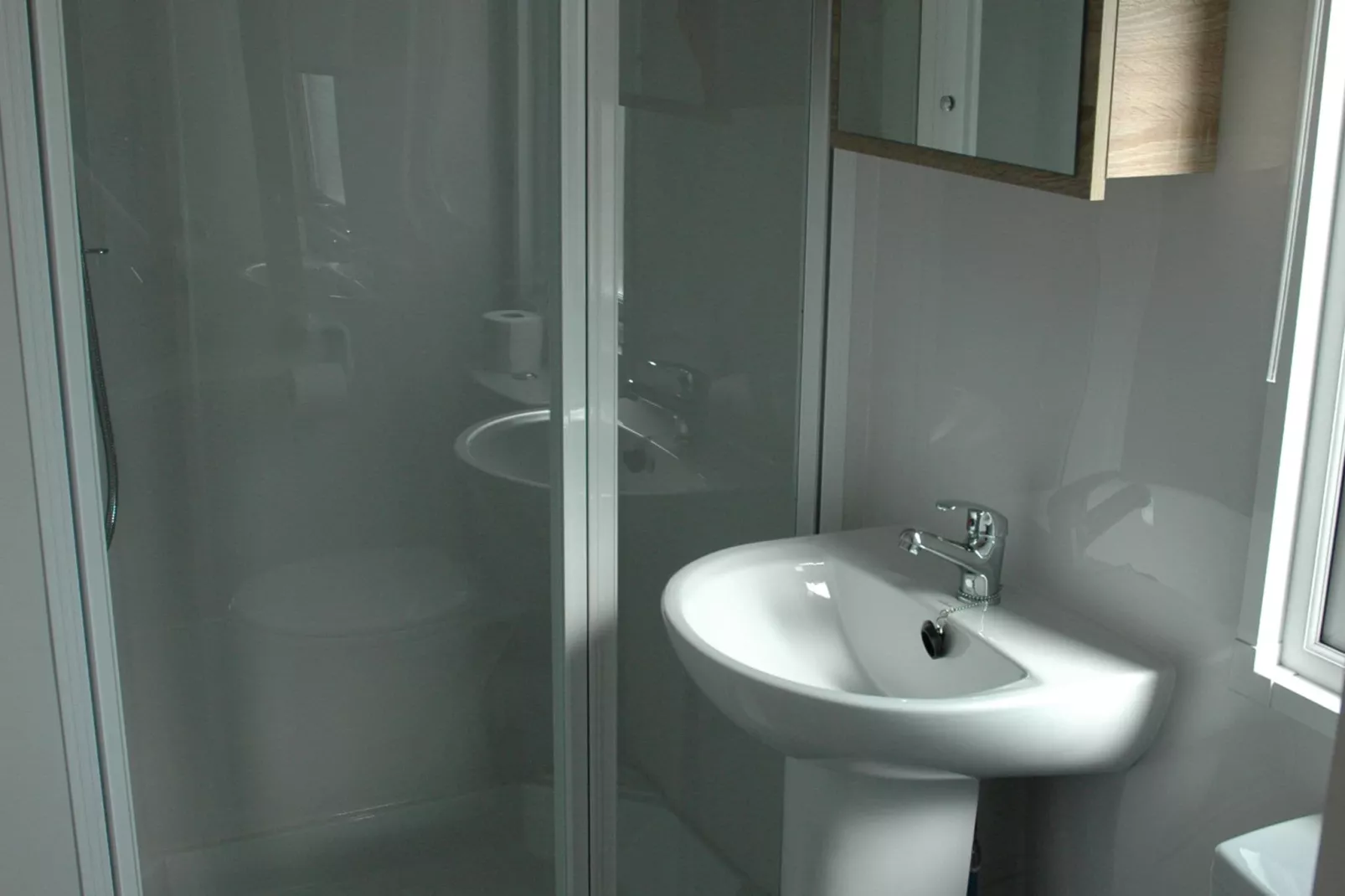 Recreatiepark Duinhoeve 9-Bathroom