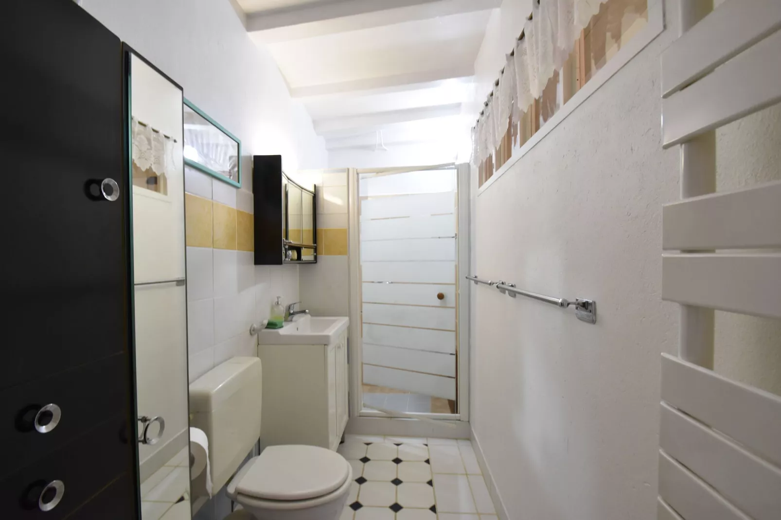 Chez Marylene-Bathroom