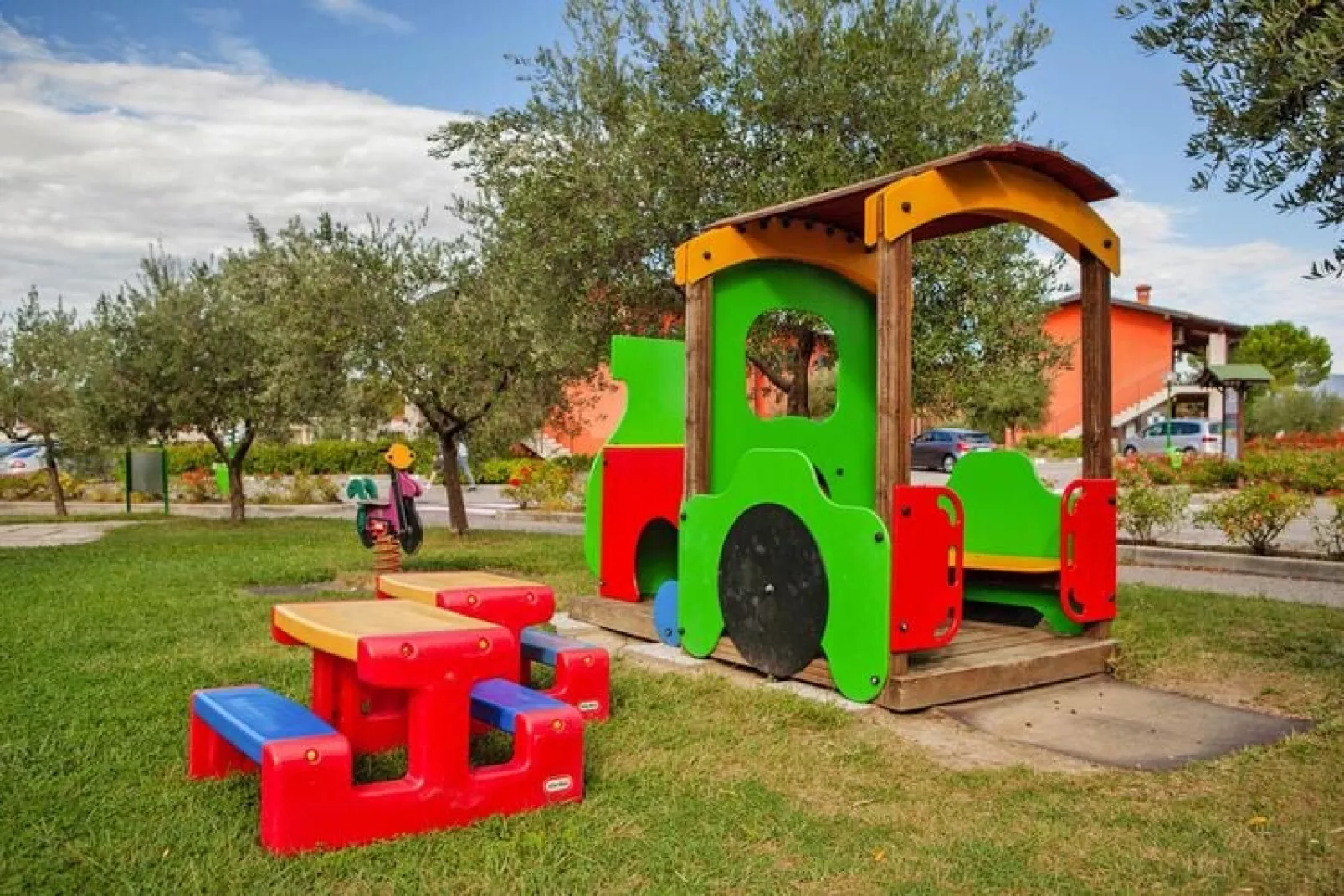 Mobile Homes The Garda Village, Sirmione-Maxi Caravan-Gardens summer