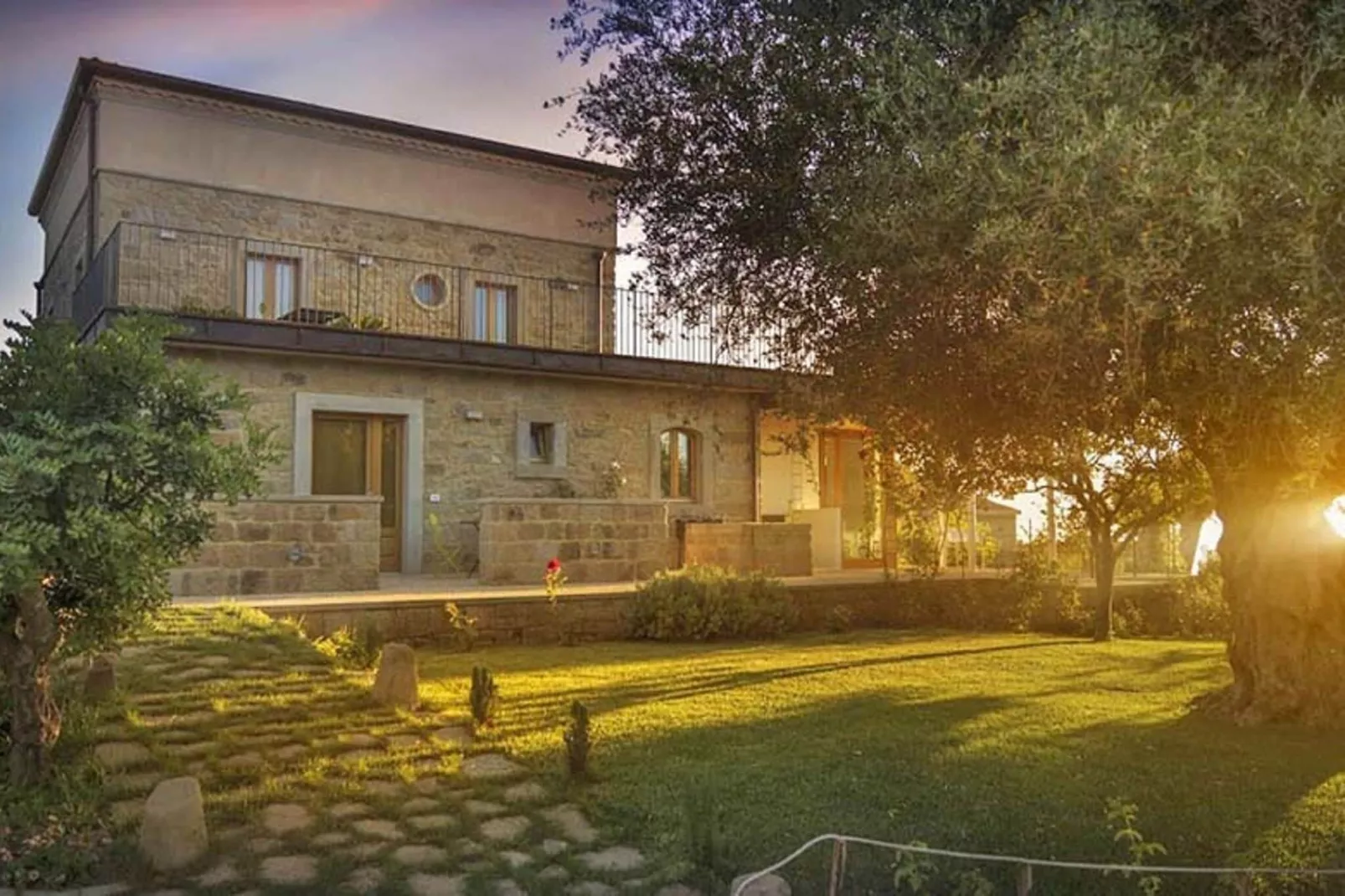 Hotel Alimunera - Exterior in summer
