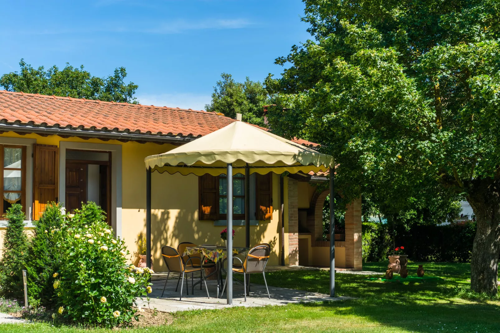 Fiordaliso-Exterior summer