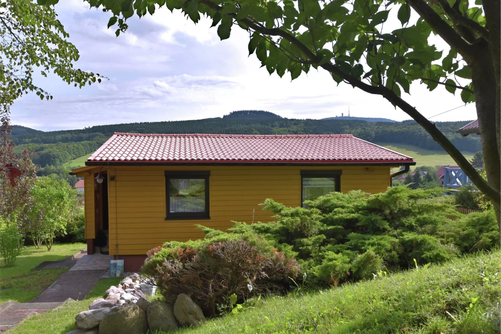 Waltershausen-Exterior summer