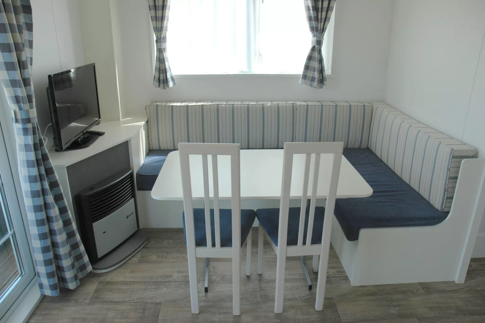 Recreatiepark Duinhoeve 10-Wohnzimmer