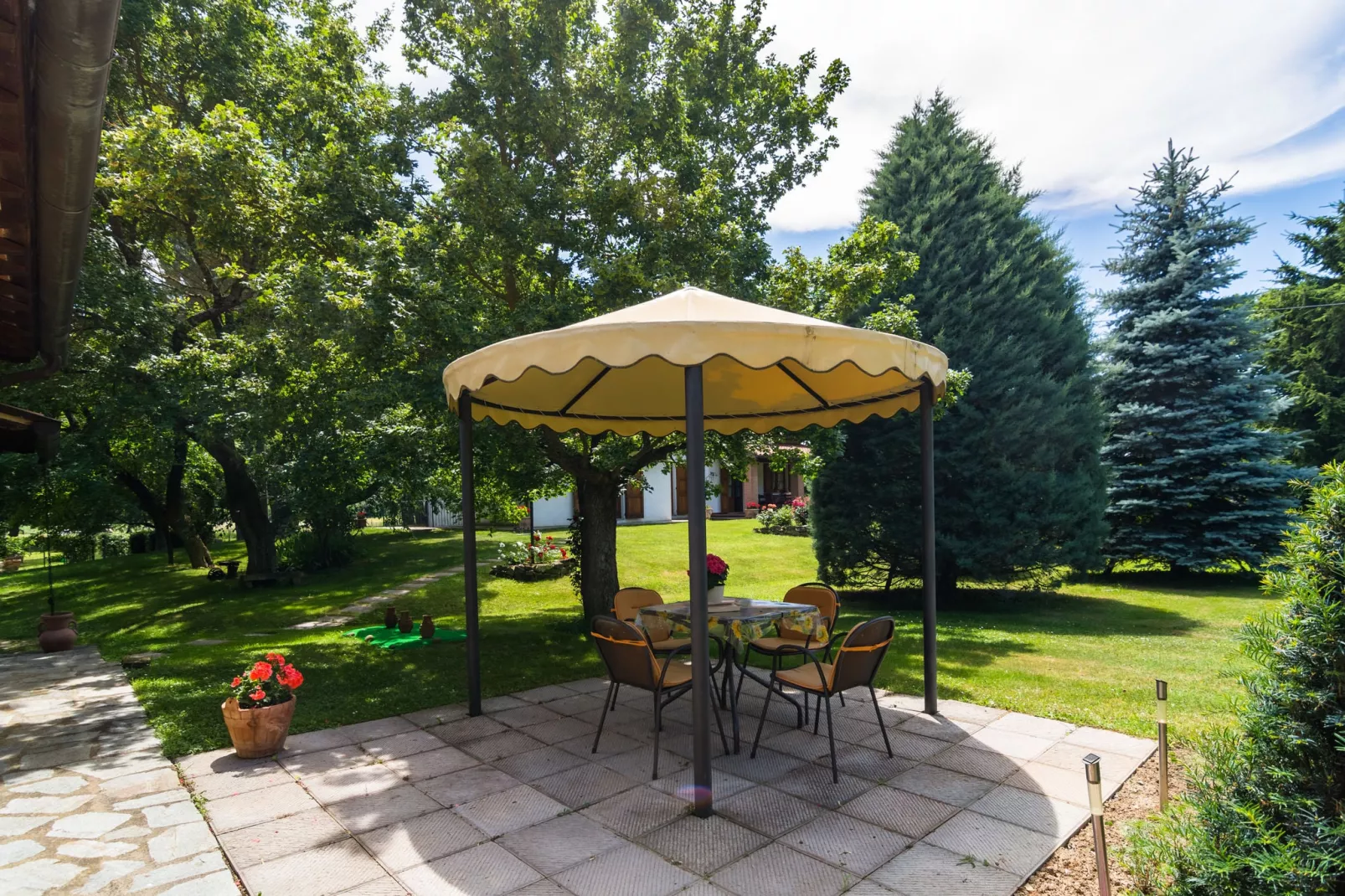 Fiordaliso-Terrace balcony