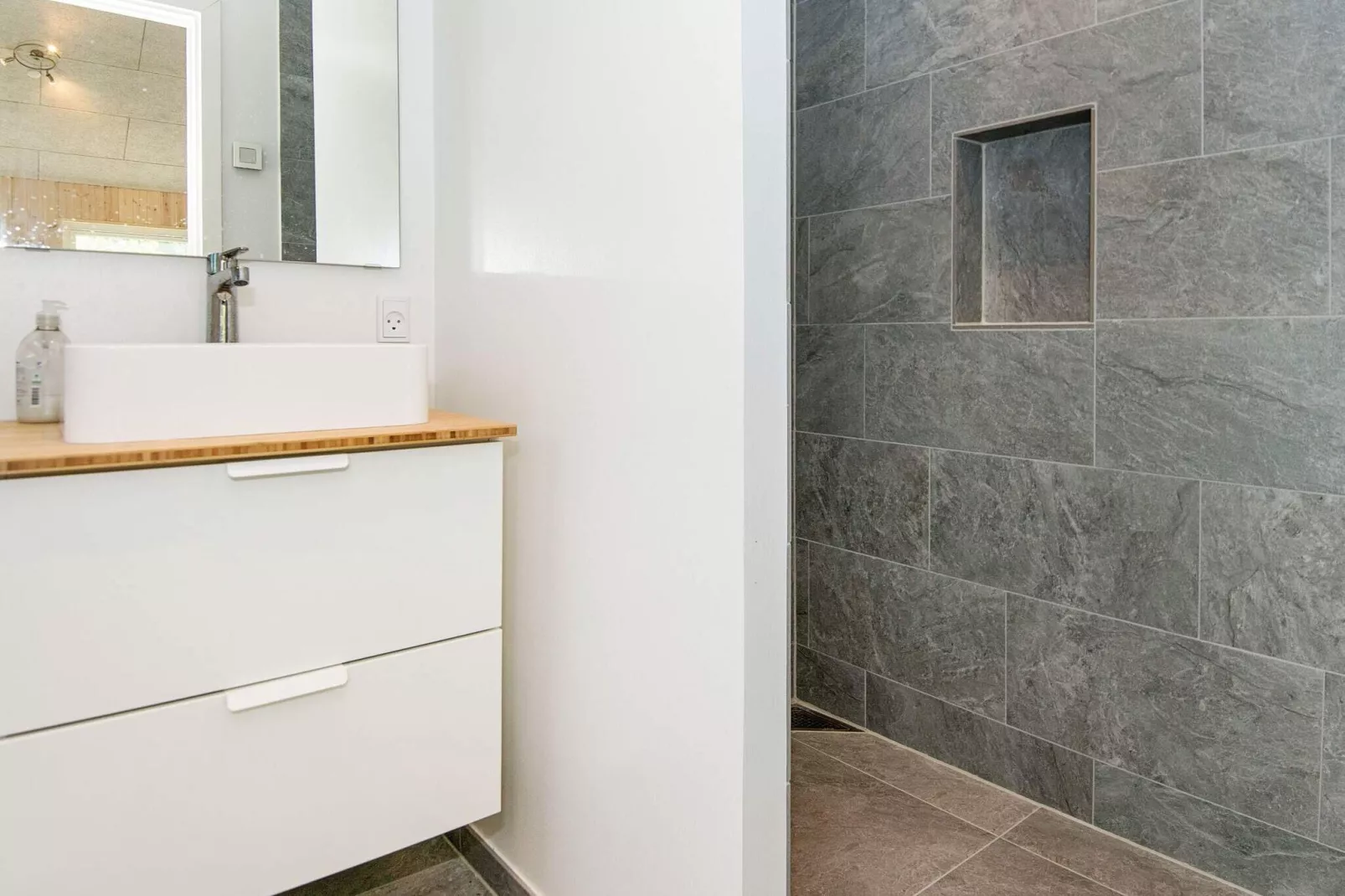 16 person holiday home in Glesborg-Indoor