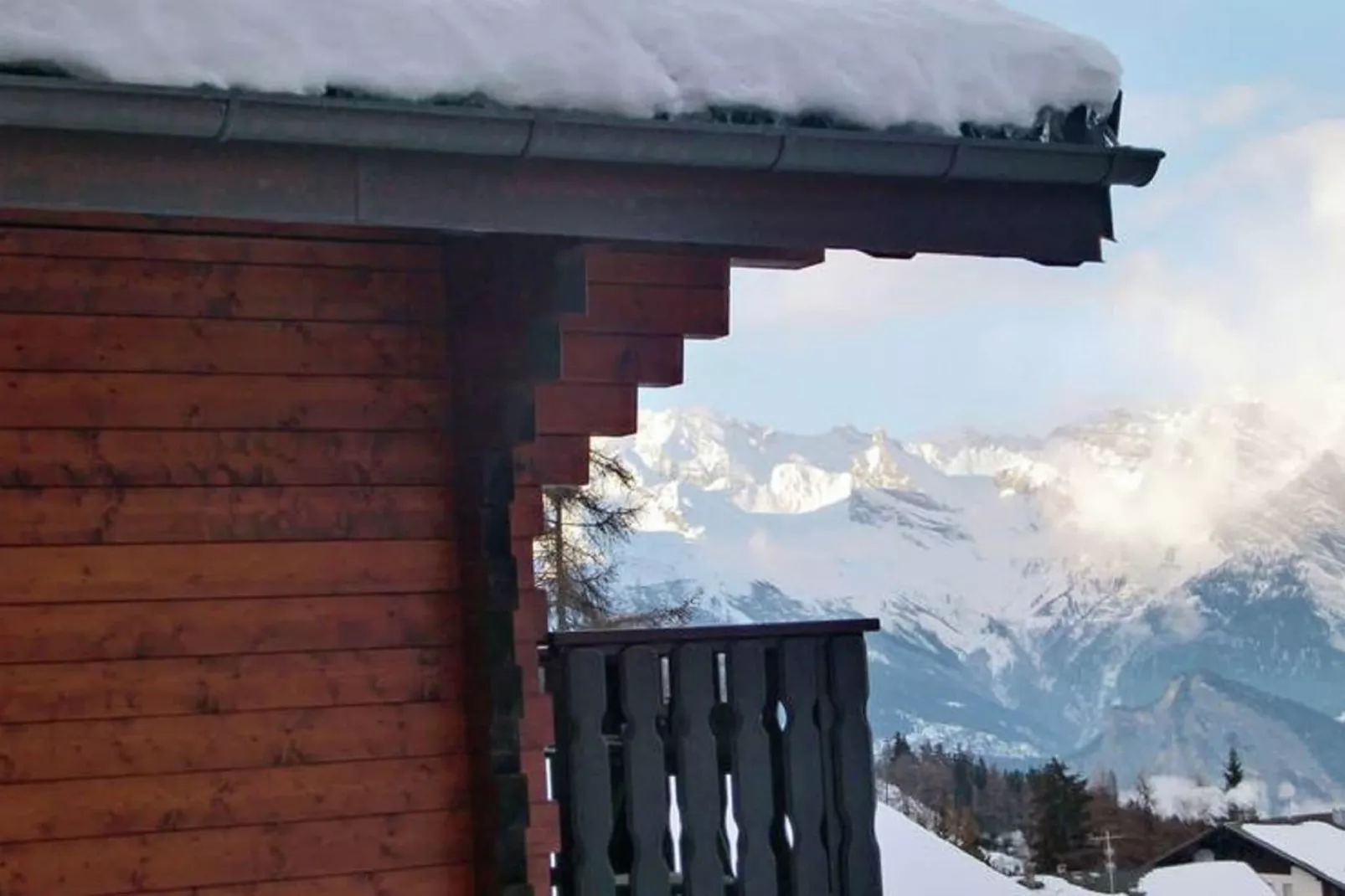 Les Etoiles-Exterior winter
