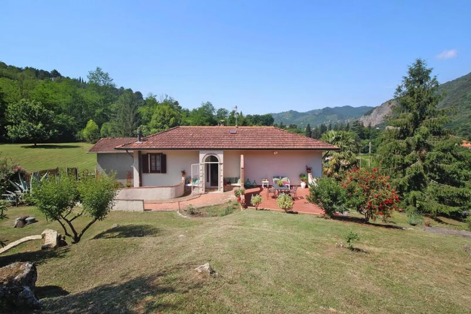 Holiday home Casa Paola Camaiore - Villa Paola-Exterior summer