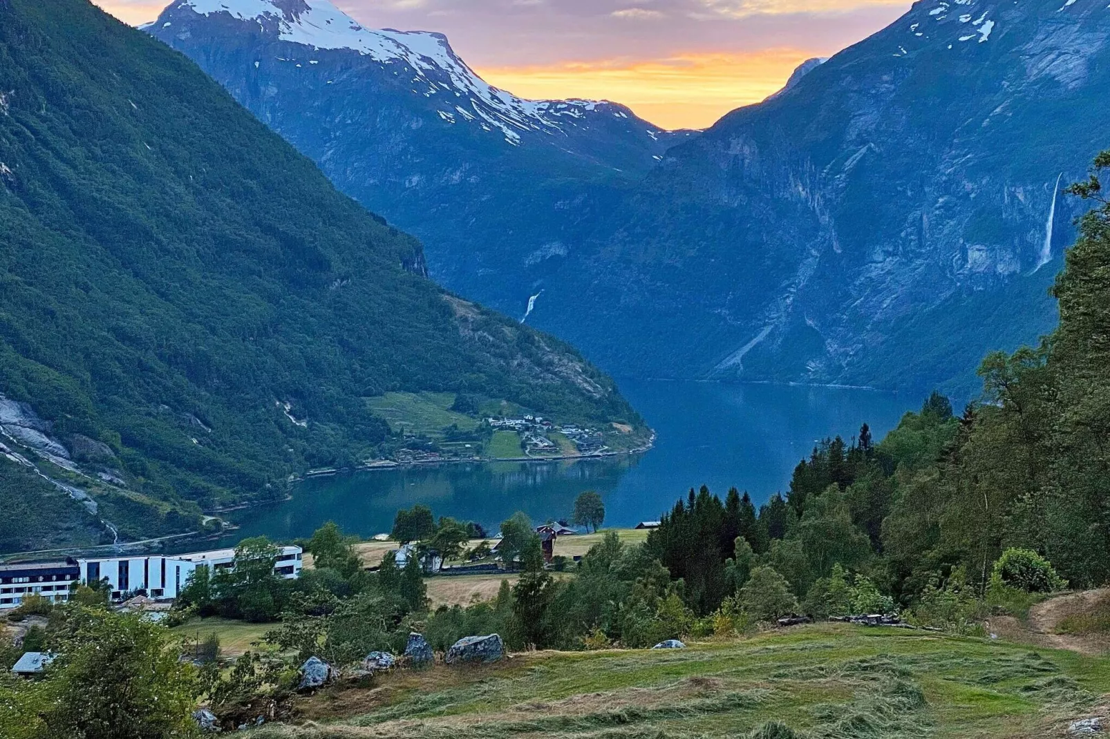 9 person holiday home in Geiranger-By Traum