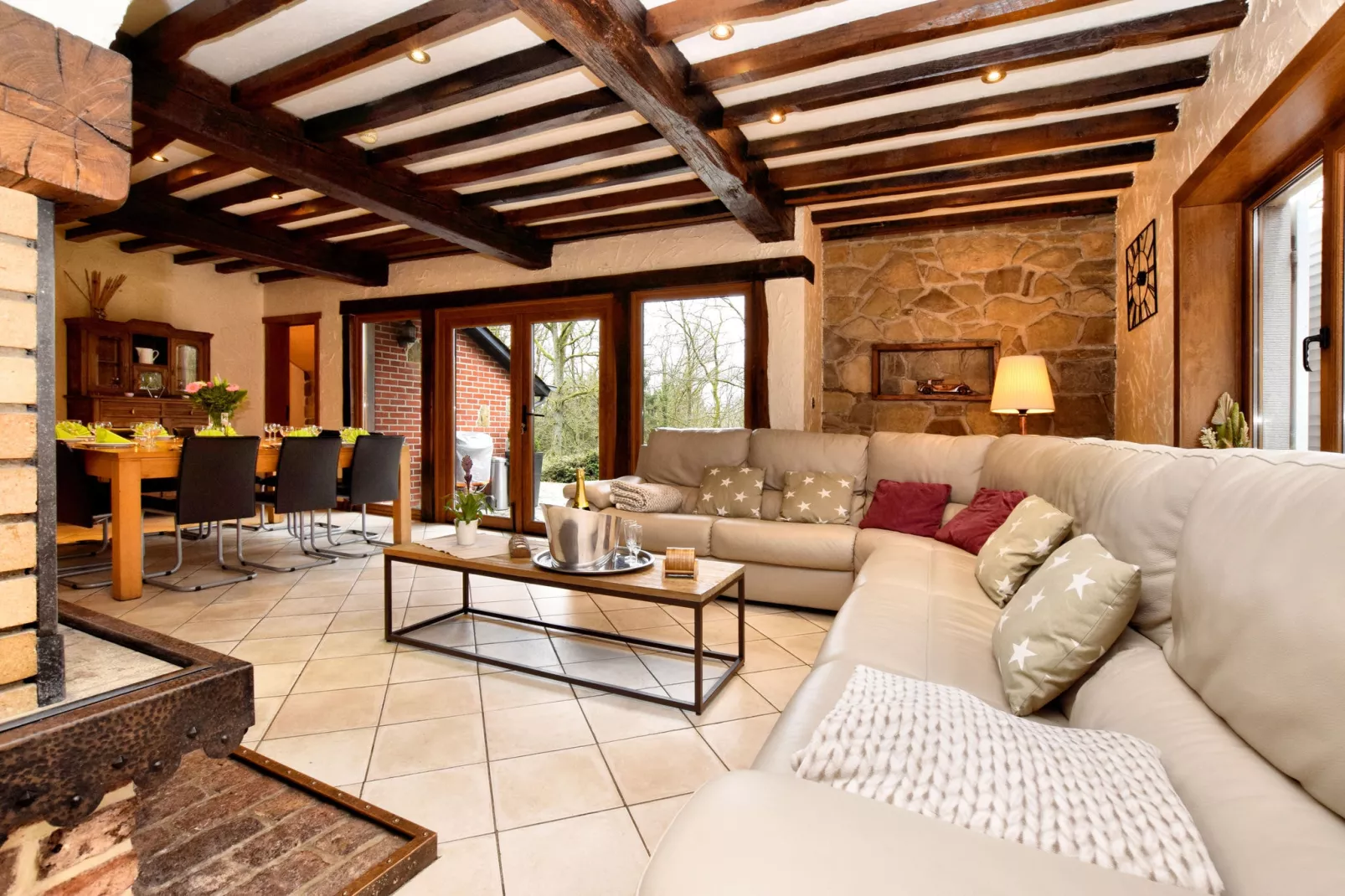 Grand Han-Living room
