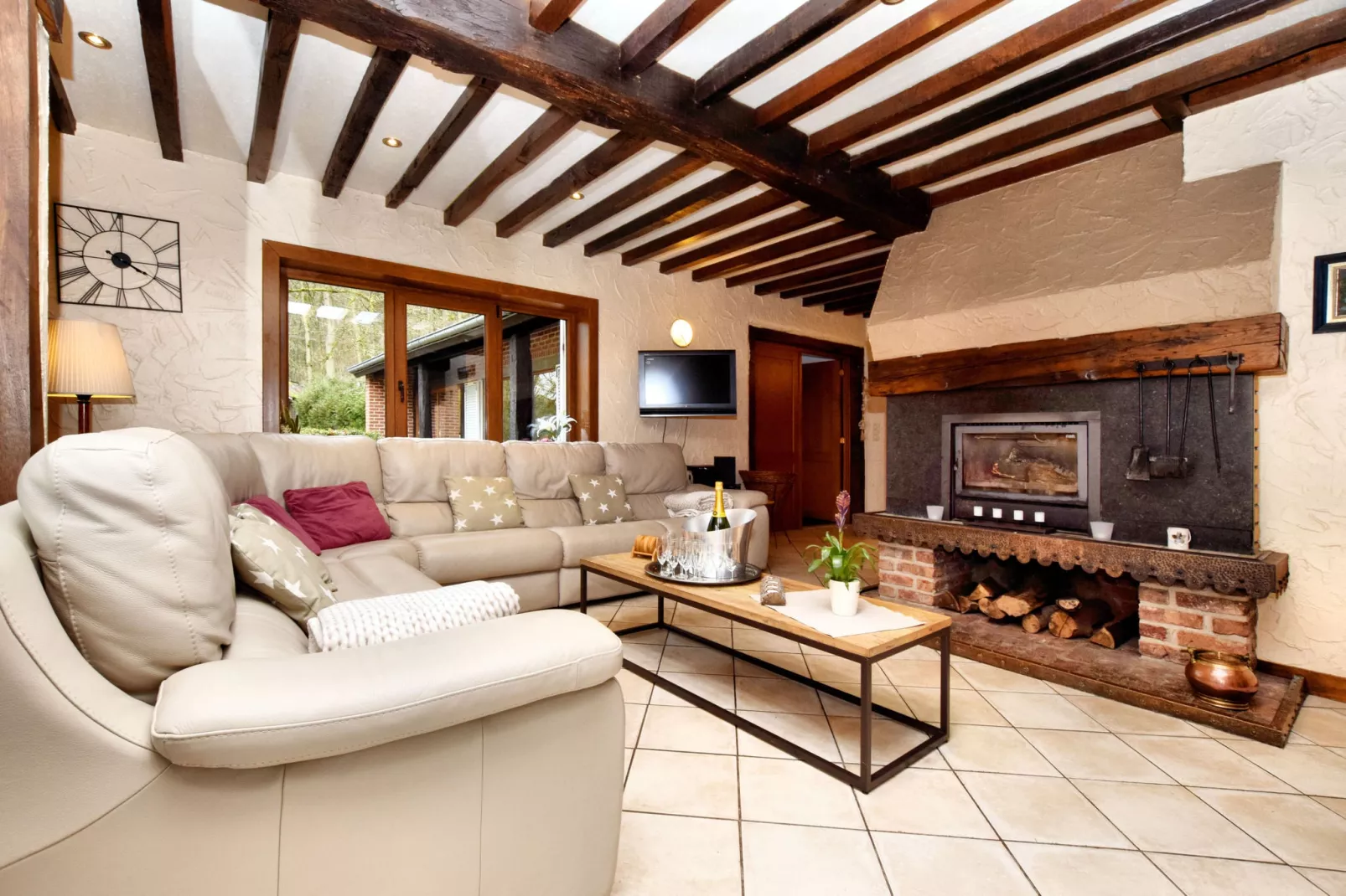 Grand Han-Living room