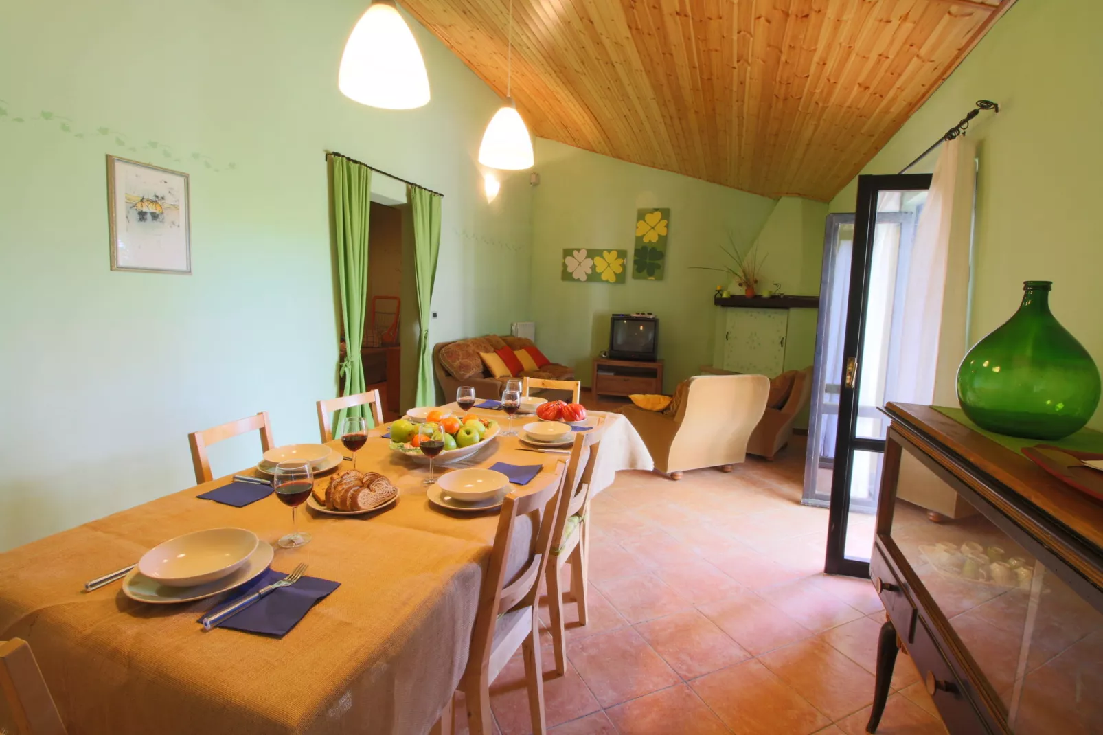 Salvo-Dining room