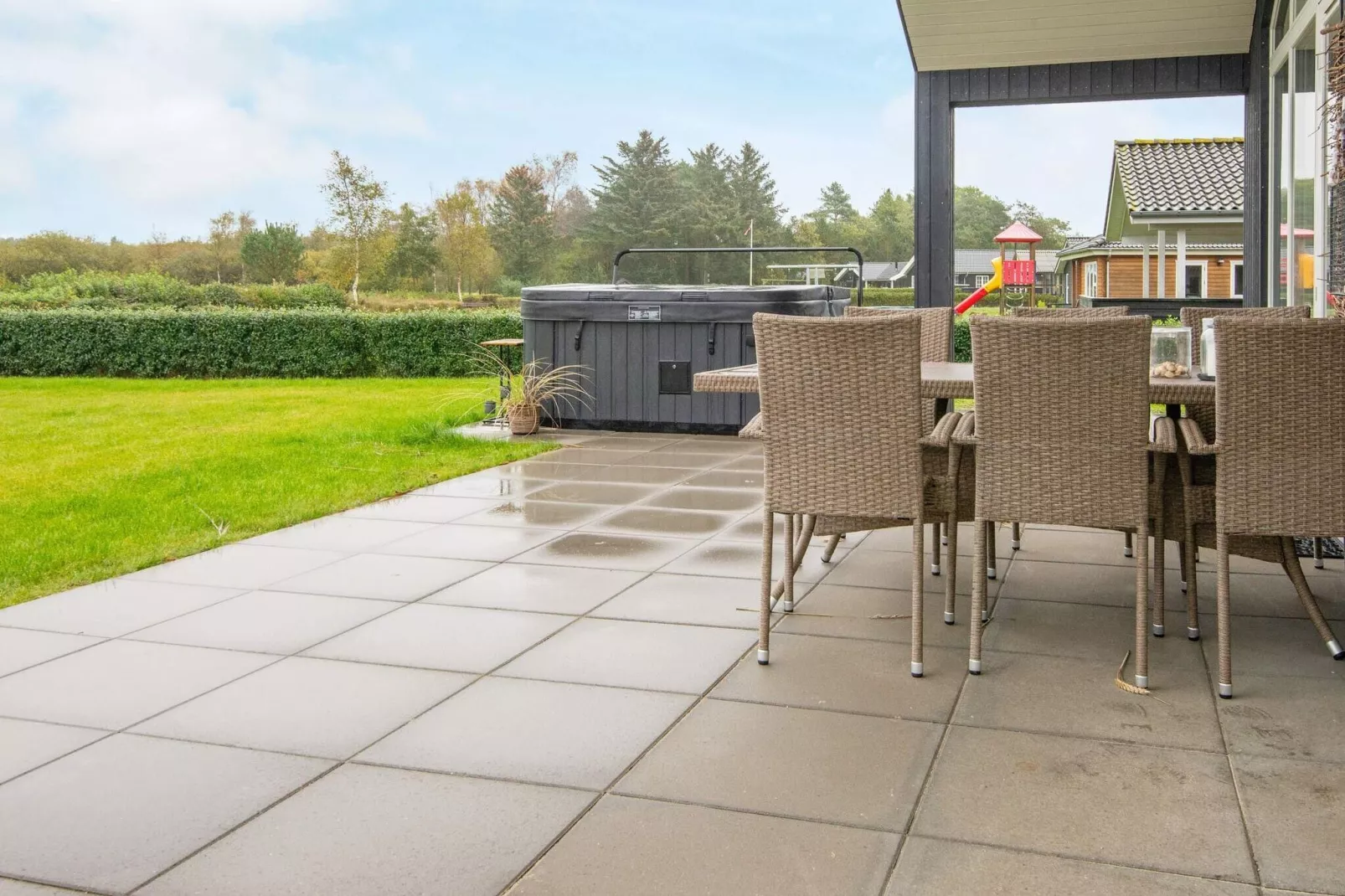 Stylish Lakeview Retreat-By Traum-Water view