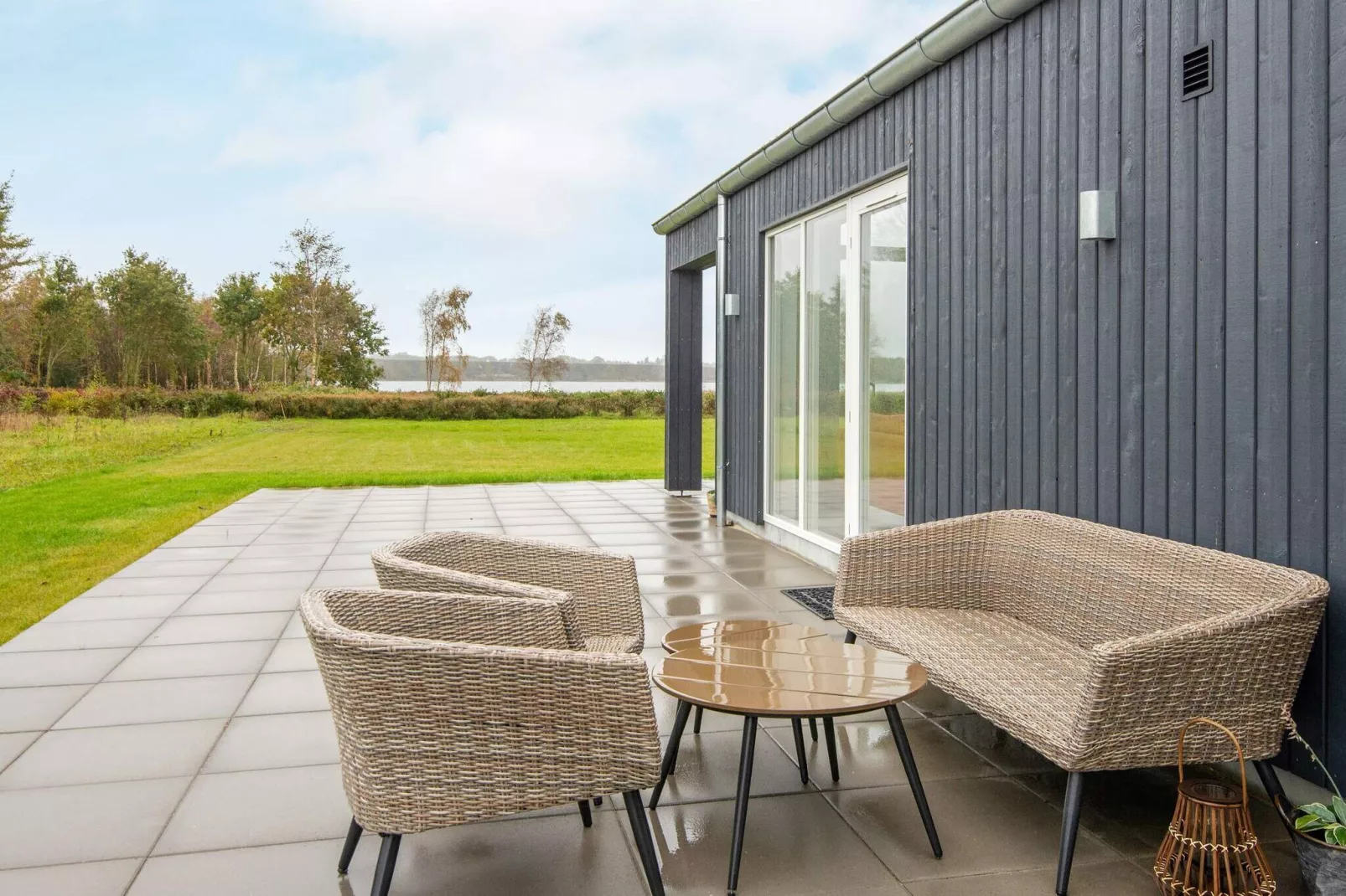 Stylish Lakeview Retreat-By Traum-Water view