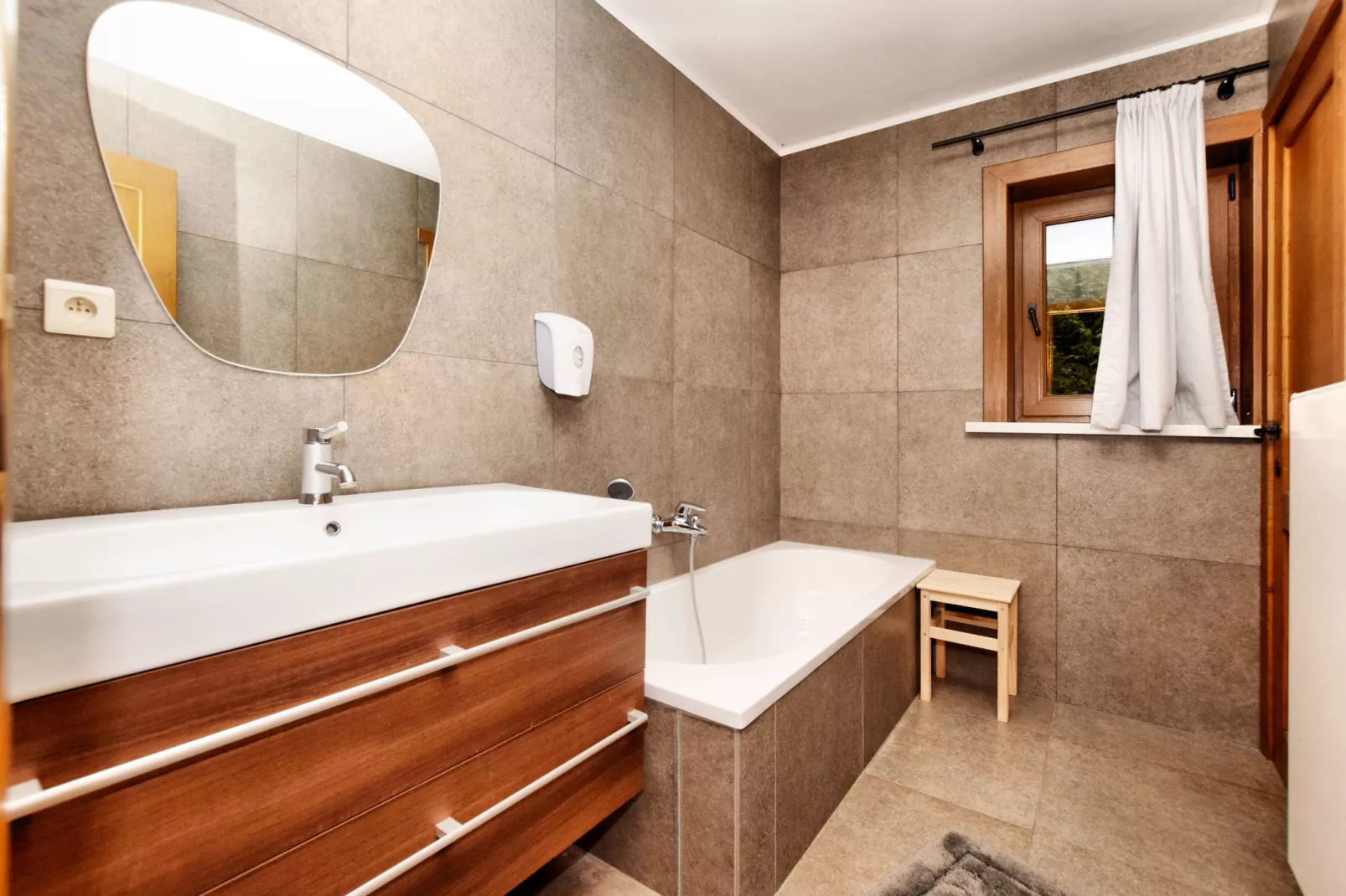 Grand Han-Bathroom