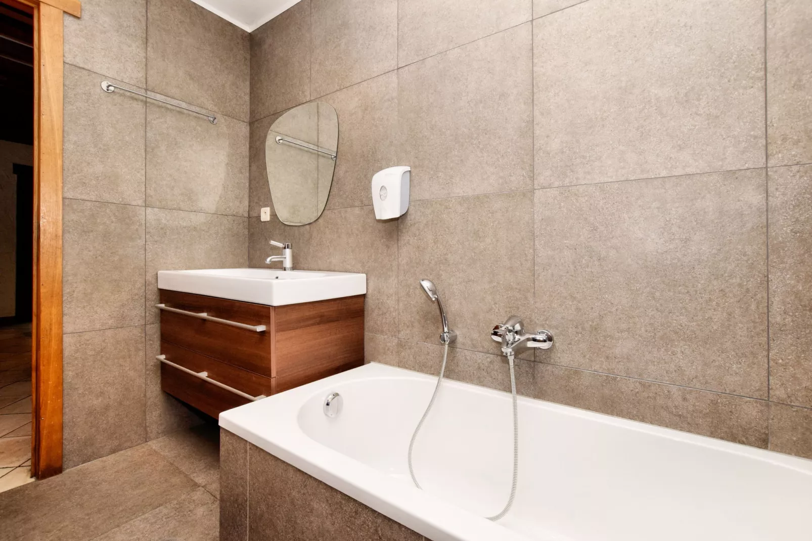 Grand Han-Bathroom