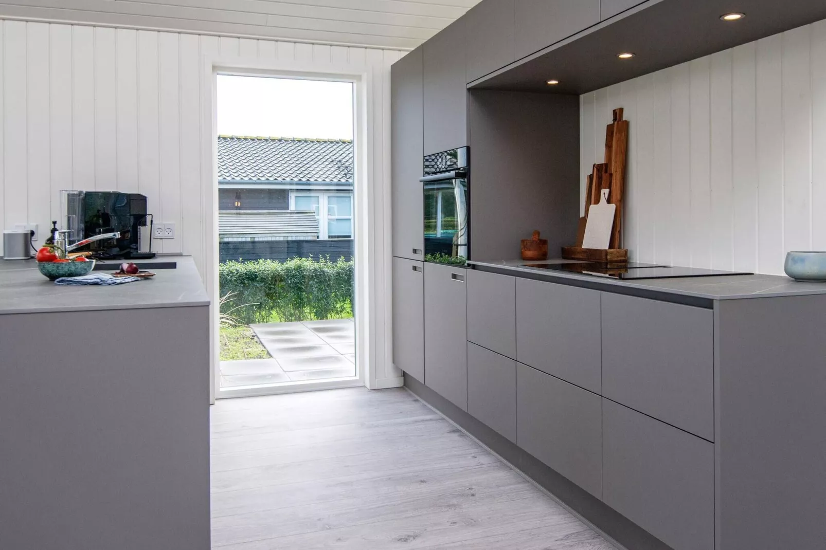 Stylish Lakeview Retreat-By Traum-Indoor