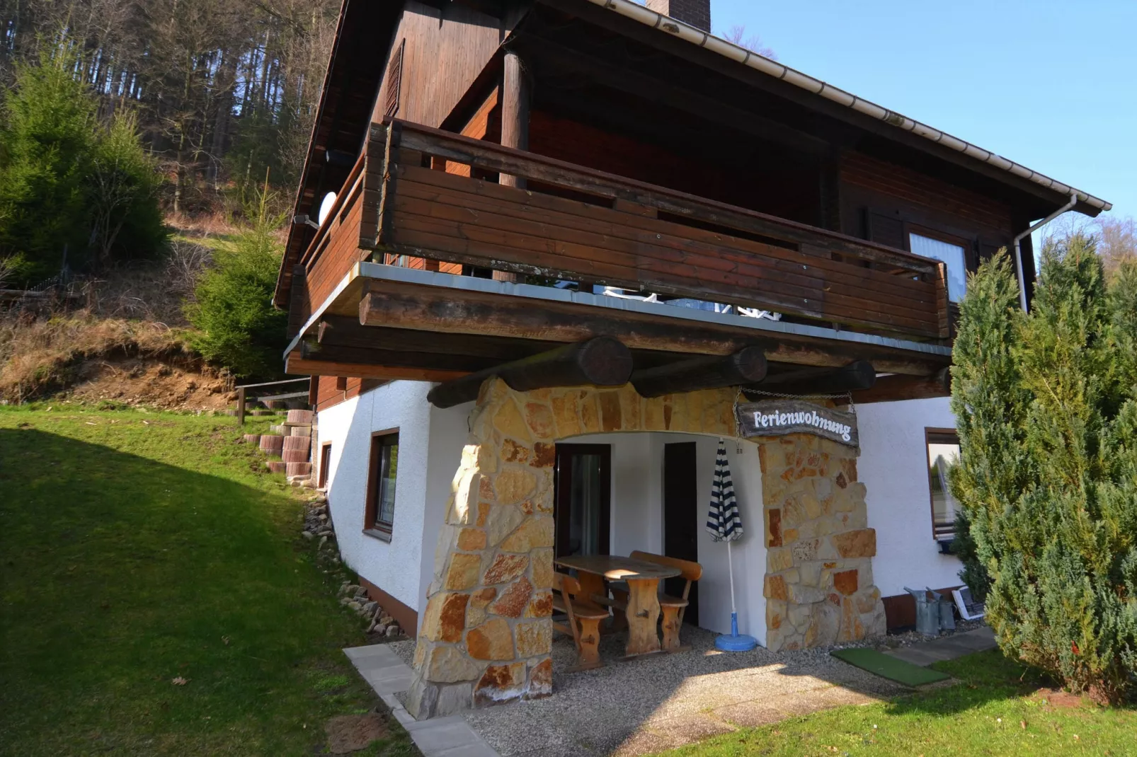 Fuchsbau-Exterior summer