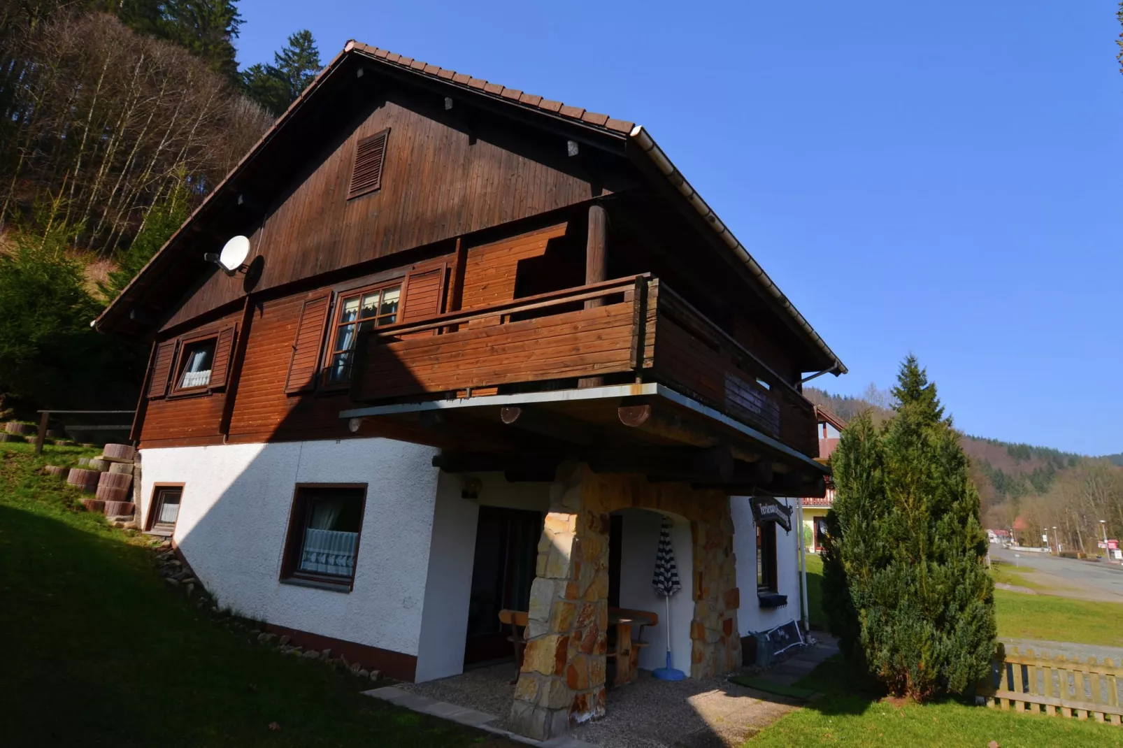 Fuchsbau-Exterior summer