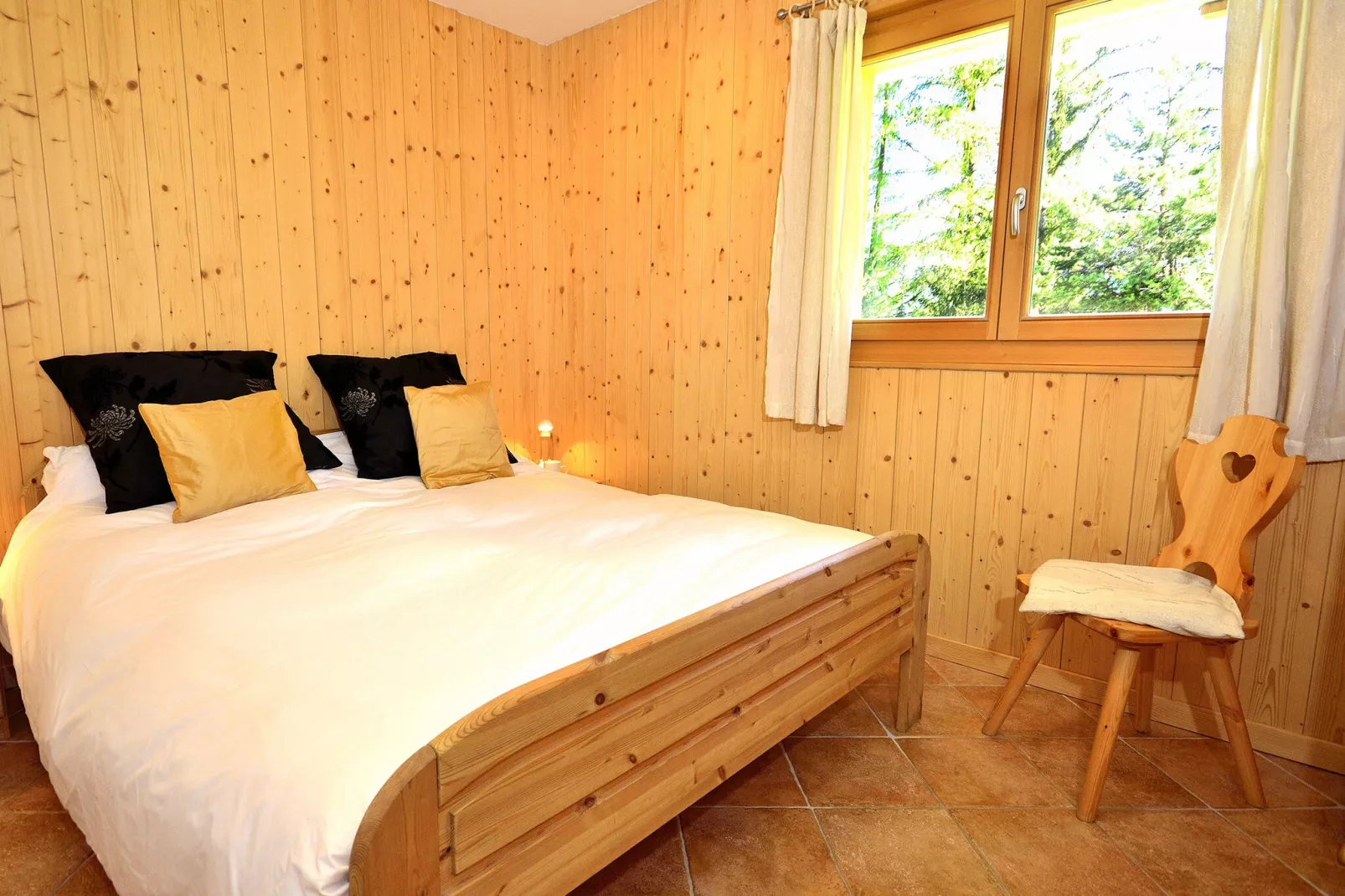 Pierina-Bedroom