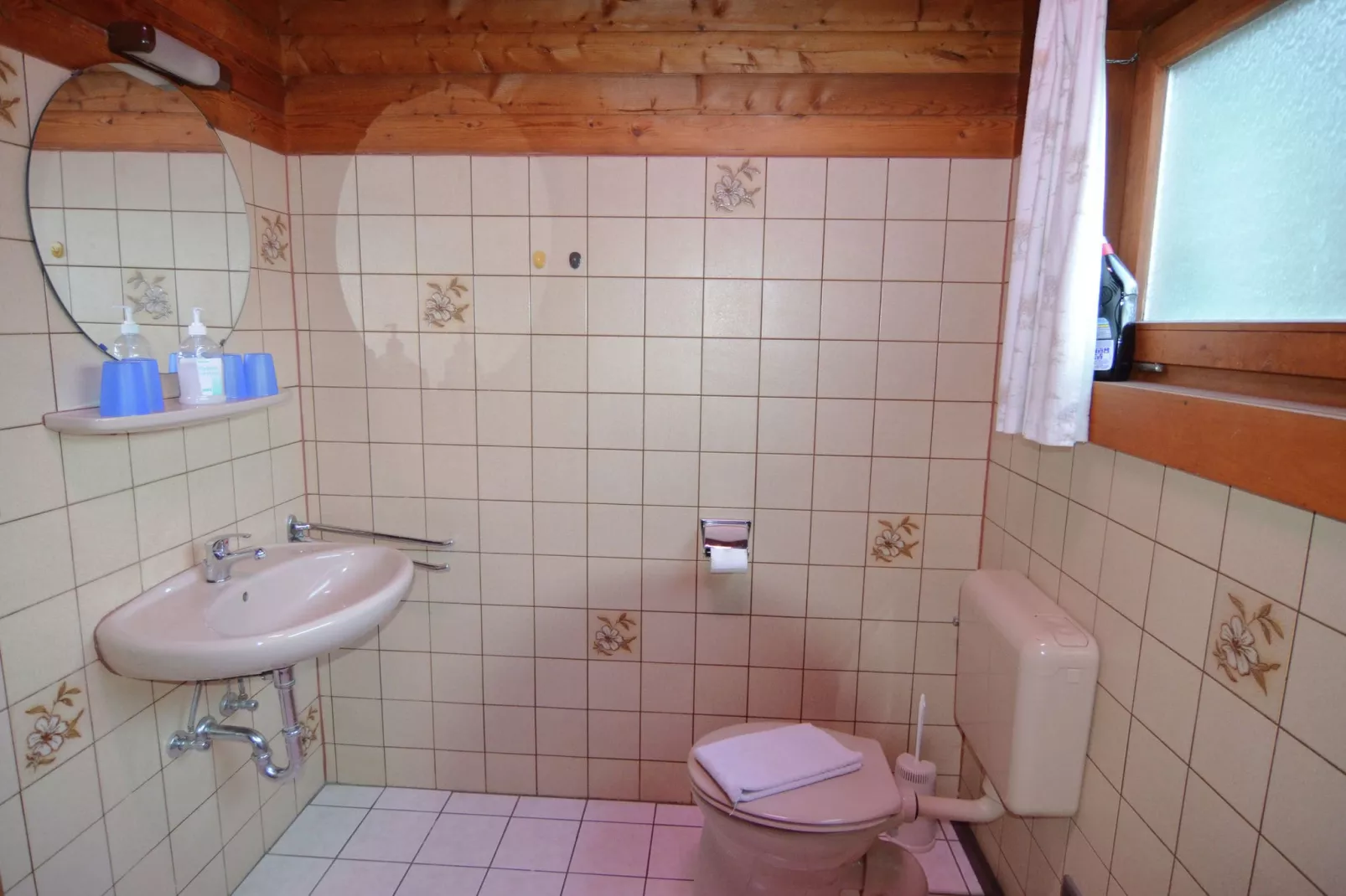 Fuchsbau-Bathroom