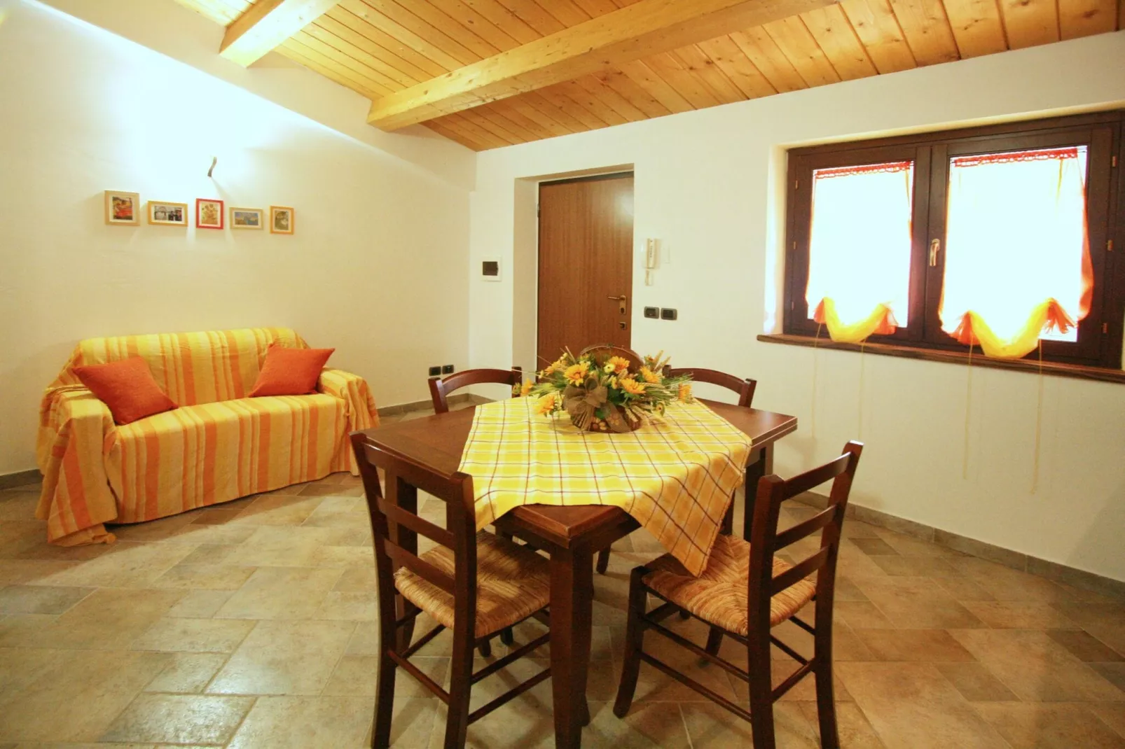 Raggio di Sole-Living room