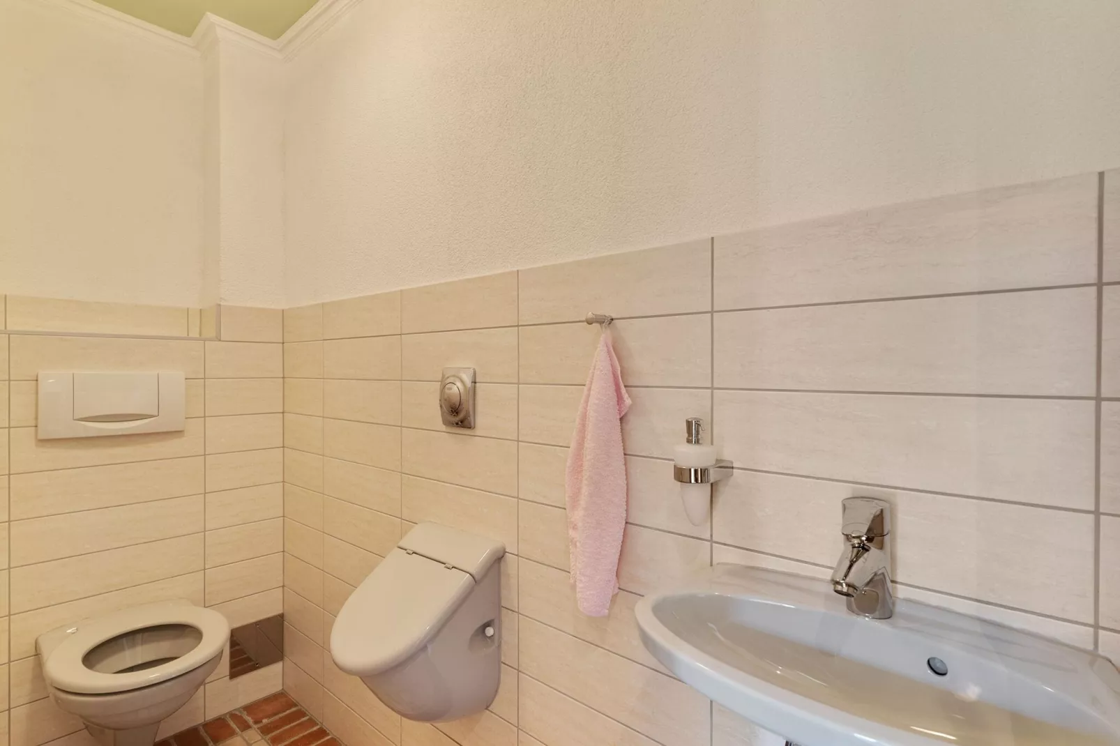 Sophie-Bathroom