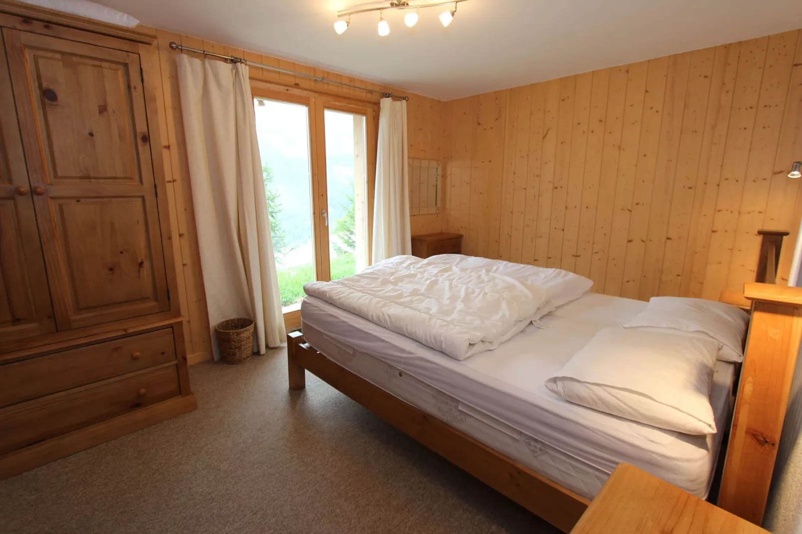 Charmille-Bedroom