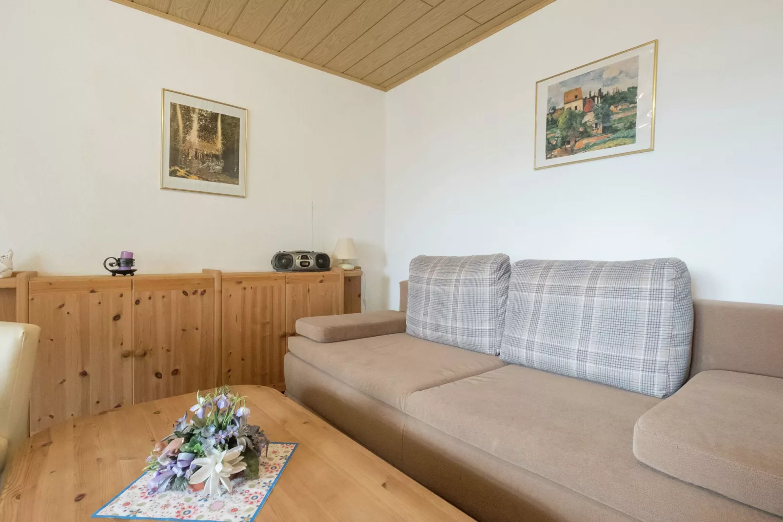 Am Berg-Living room