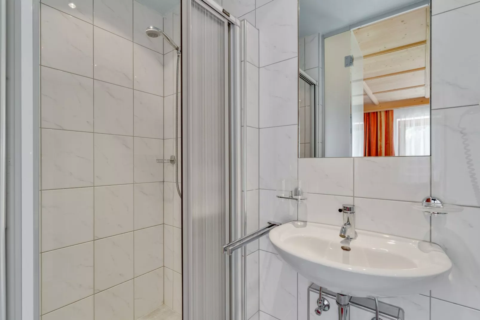 Sophie-Bathroom
